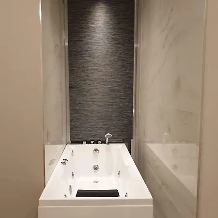 Poda Boutique מלון 4*